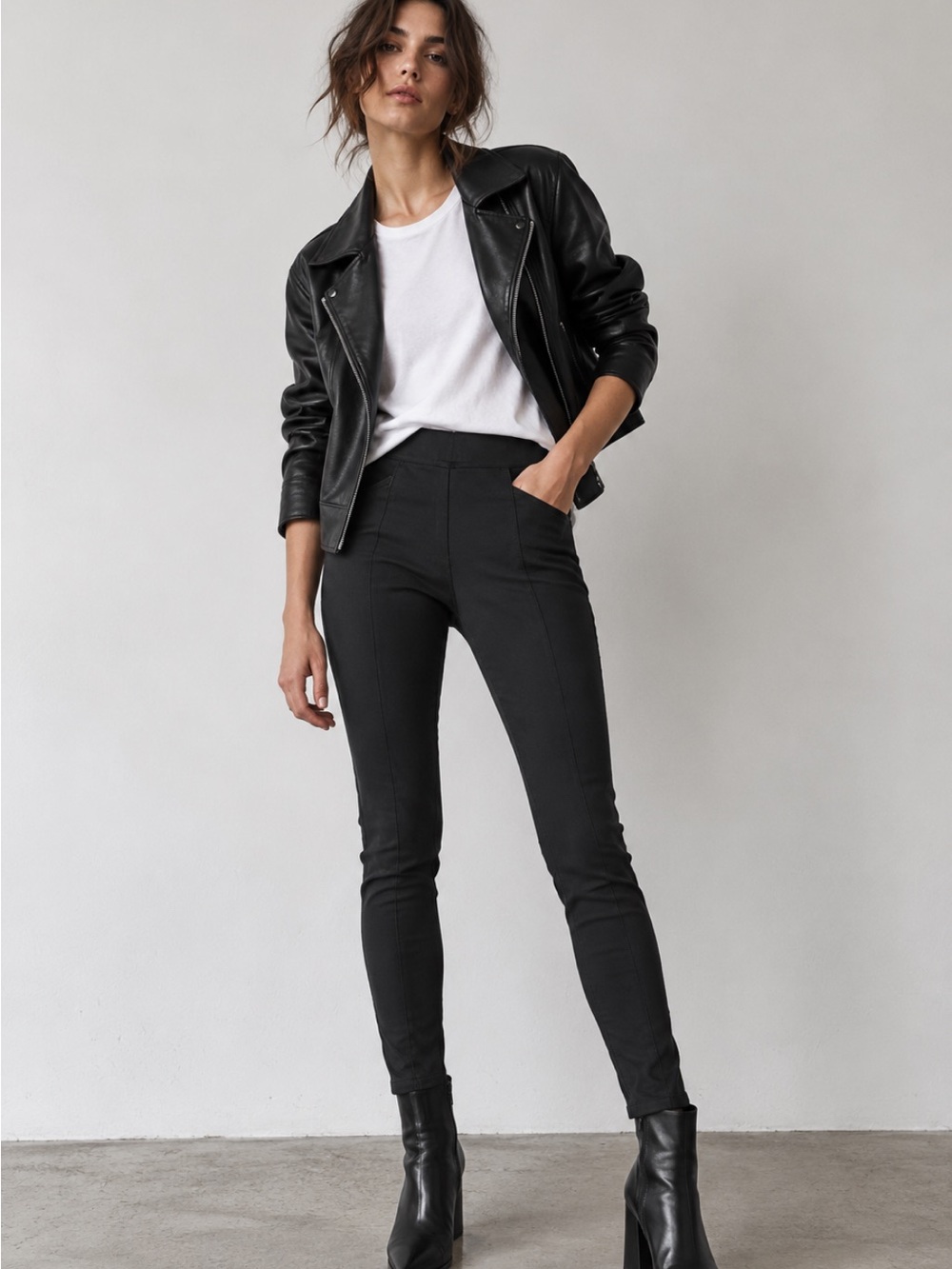 DUER Four Way Flex Pull On Skinny Black Pants Size 24x28